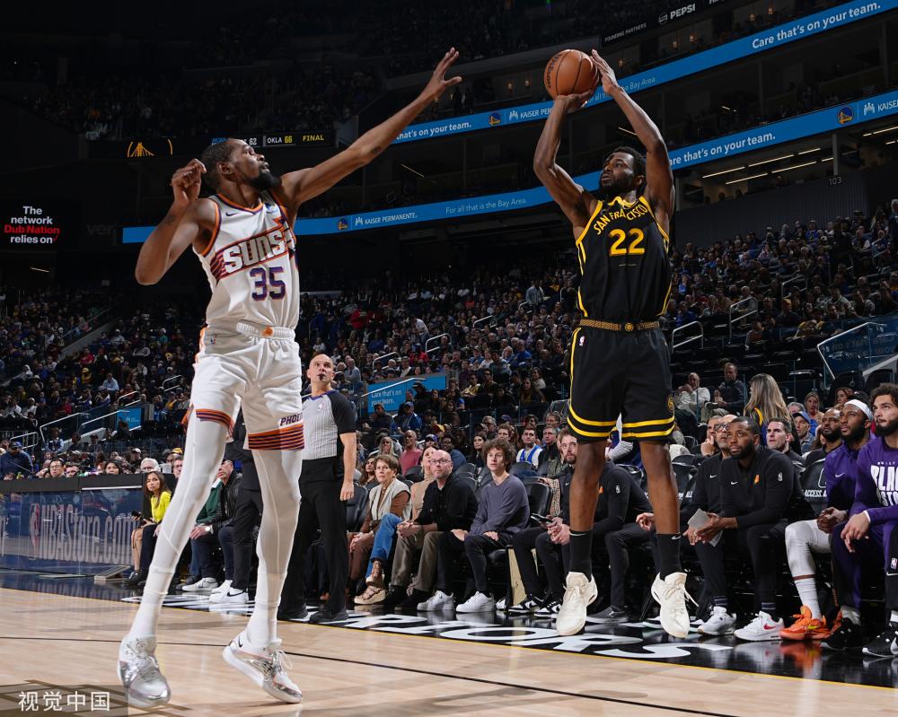 于俱乐部行 于俱乐部行