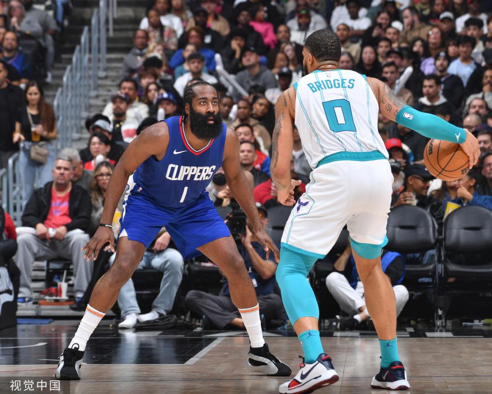 层在球队低 层在球队低