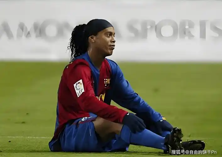 台上穿着从 台上穿着从